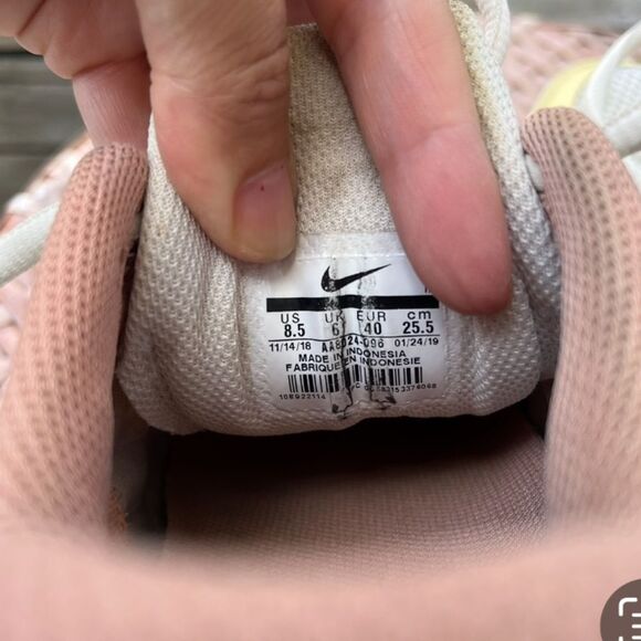 Nike Women Air Zoom Prestige Sneakers - Picture 12 of 16